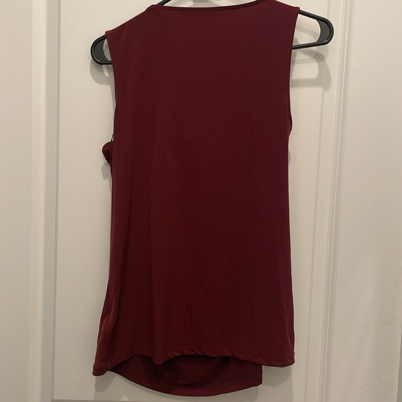 MICHAEL Michael Kors Sz M Drape Sleeveless Blouse in Burgundy - Picture 5 of 7